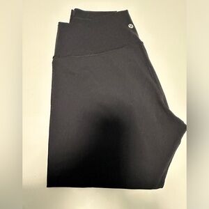 Pre-own Lululemon black Wunder Under High-Rise
Tight 25" *Luxtreme